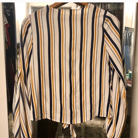 Never worn Lulu’s striped tie front top - Picture 3 of 3